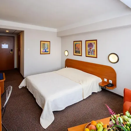 Lux Hotel 3*